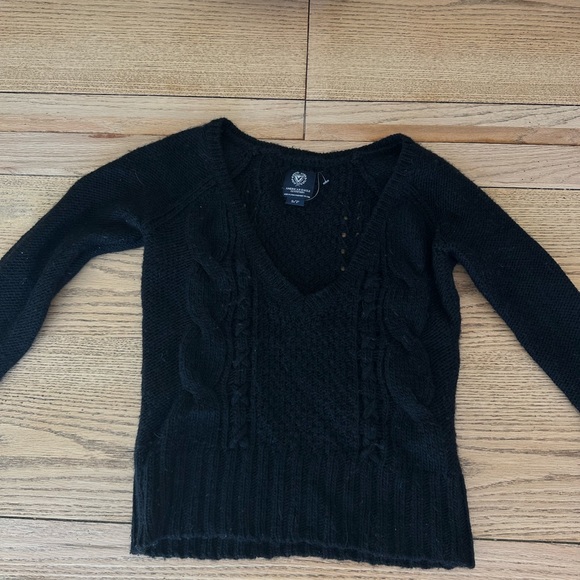 Soft cropped cable knit black fall sweater - Picture 5 of 8